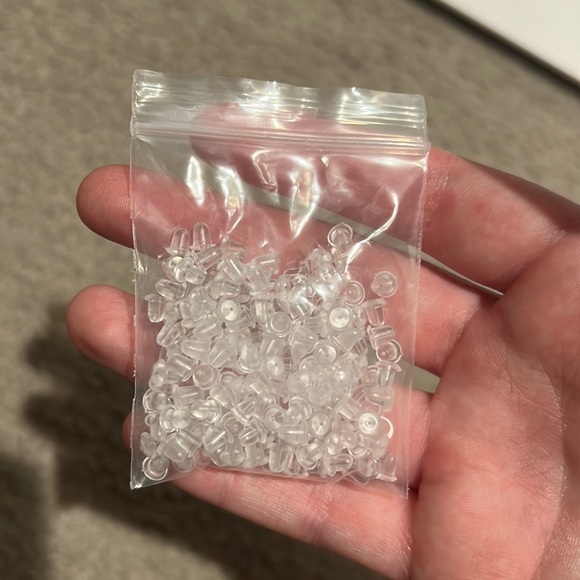 Clear earring backs - Picture 1 of 1